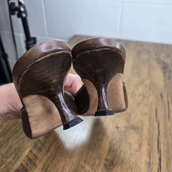 Manolo Blahnik Brown Leather Pointed Toe Kitten Heels - Picture 6 of 13